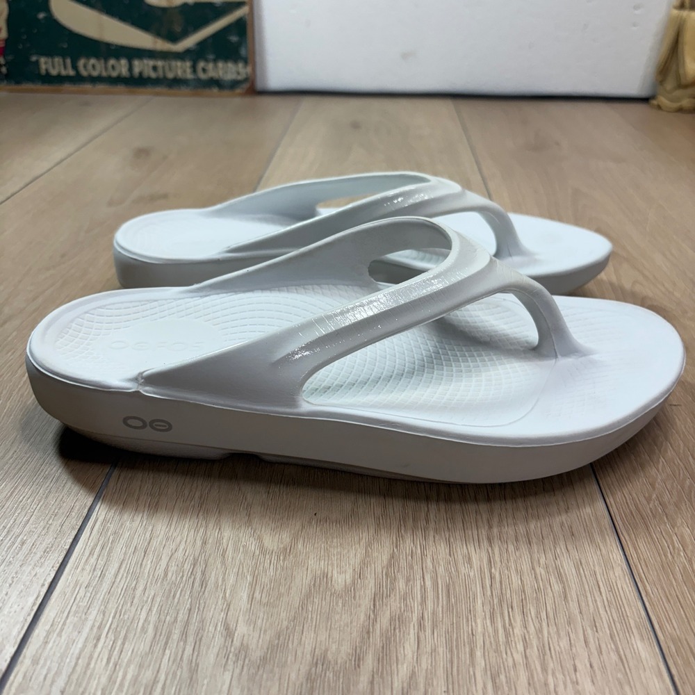 Oofos OOlala White Recovery Sandals Womens Size 8 Thong Flip Flops EU 39 - Picture 2 of 7